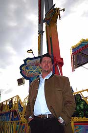 Egon Kaiser vor seinem neuen Cyber Space  (@Foto: Martin Schmitz)